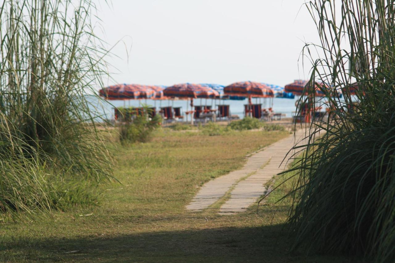 Hotel Lido Vasto Bagian luar foto