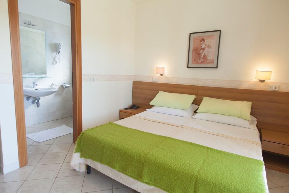 Hotel Lido Vasto Bagian luar foto