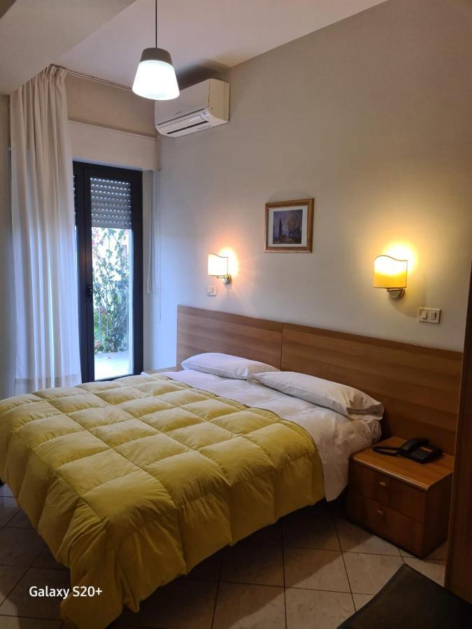 Hotel Lido Vasto Bagian luar foto