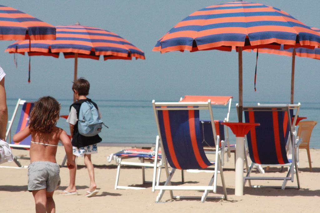 Hotel Lido Vasto Bagian luar foto