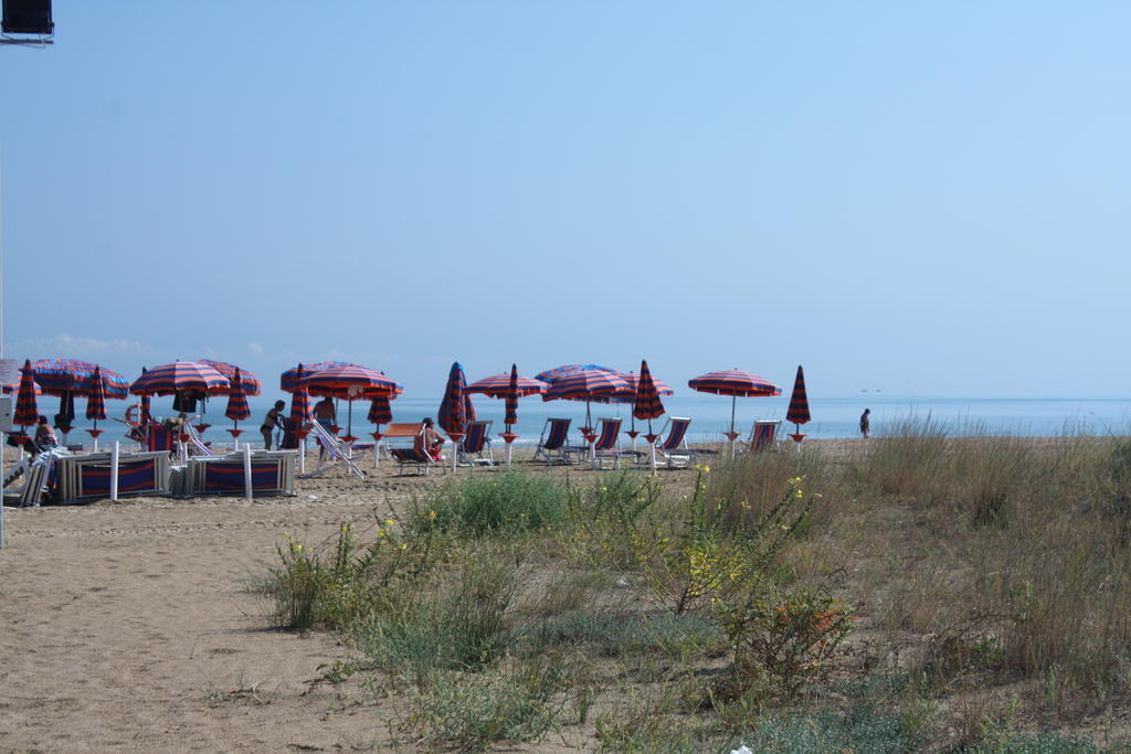 Hotel Lido Vasto Bagian luar foto