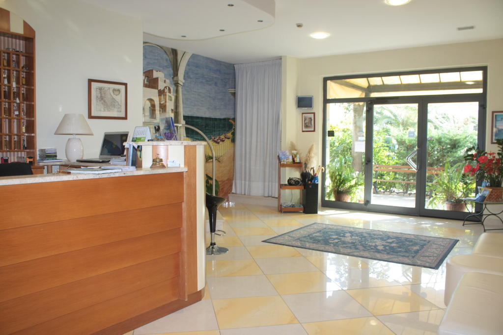 Hotel Lido Vasto Bagian luar foto